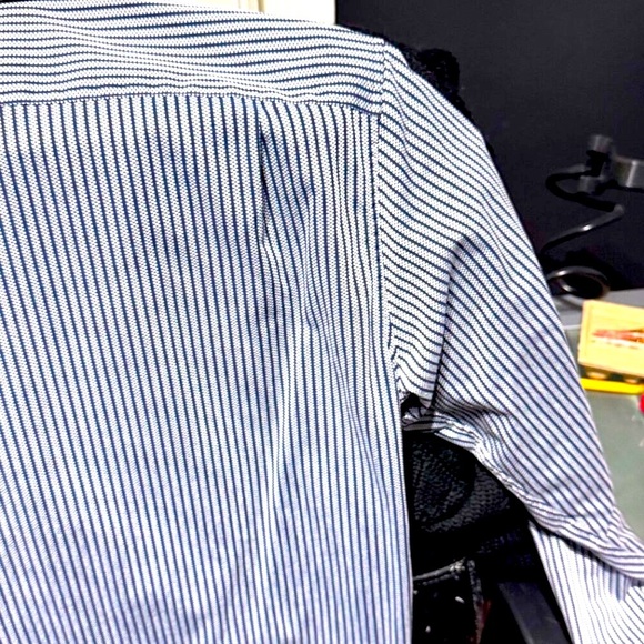 ✨ Vintage Charm Meets Modern Elegance – Michael Kors Men’s Striped Dress Shirt ✨ - Picture 10 of 14